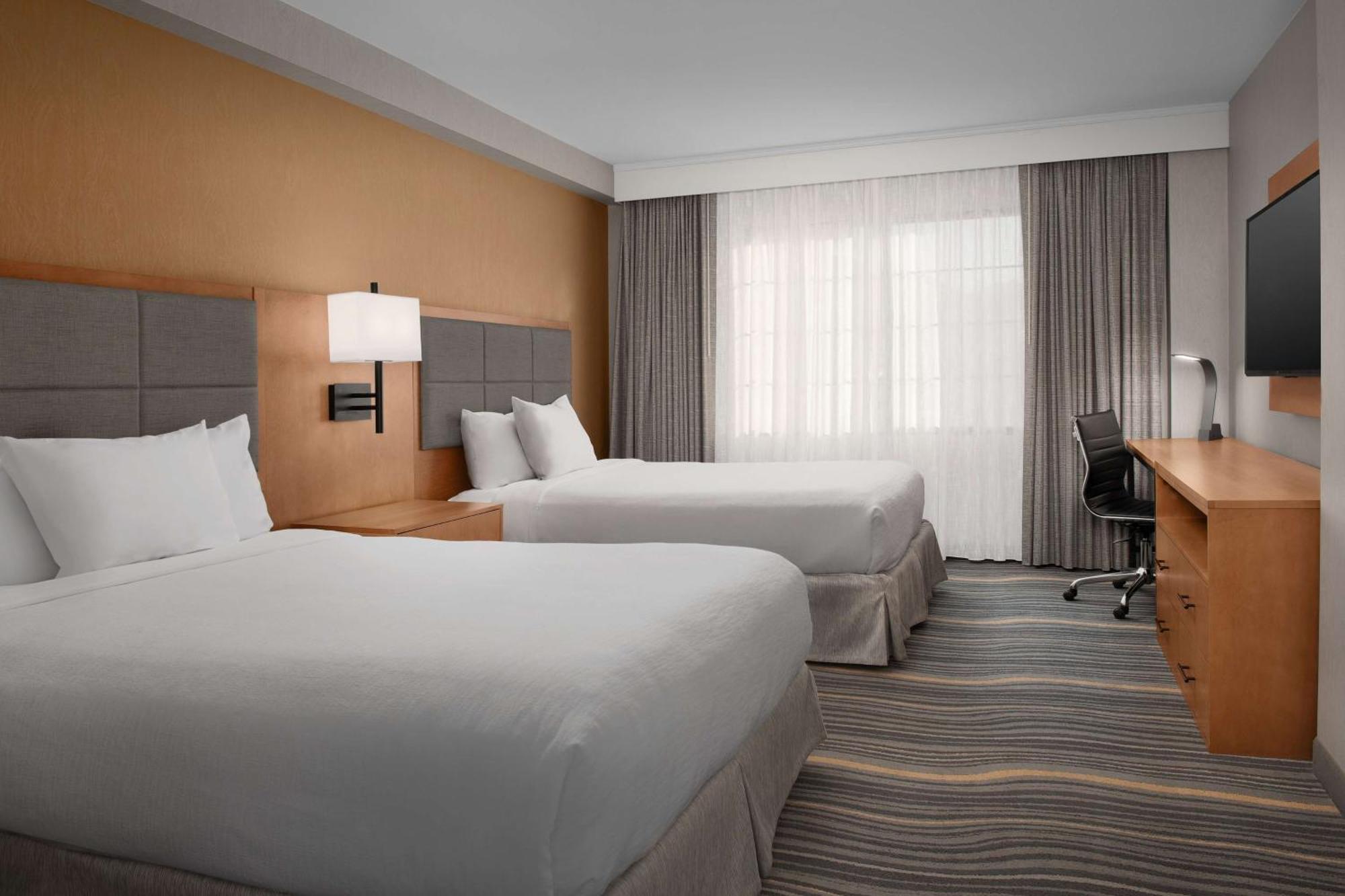 Hotel Embassy & 4*