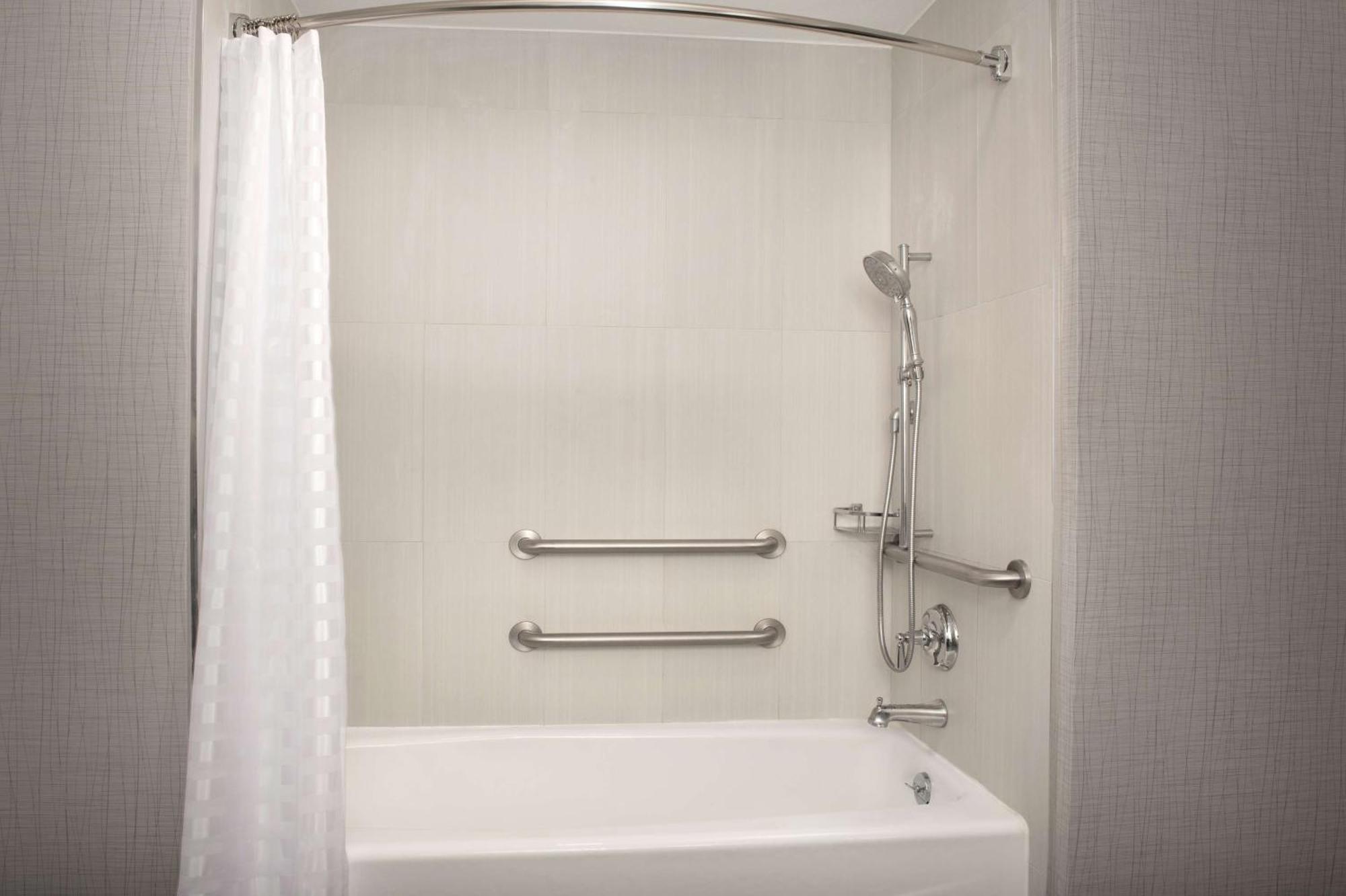 Hotel Embassy &